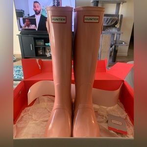 EUC Pink Sand Tall Gloss Hunter Boots